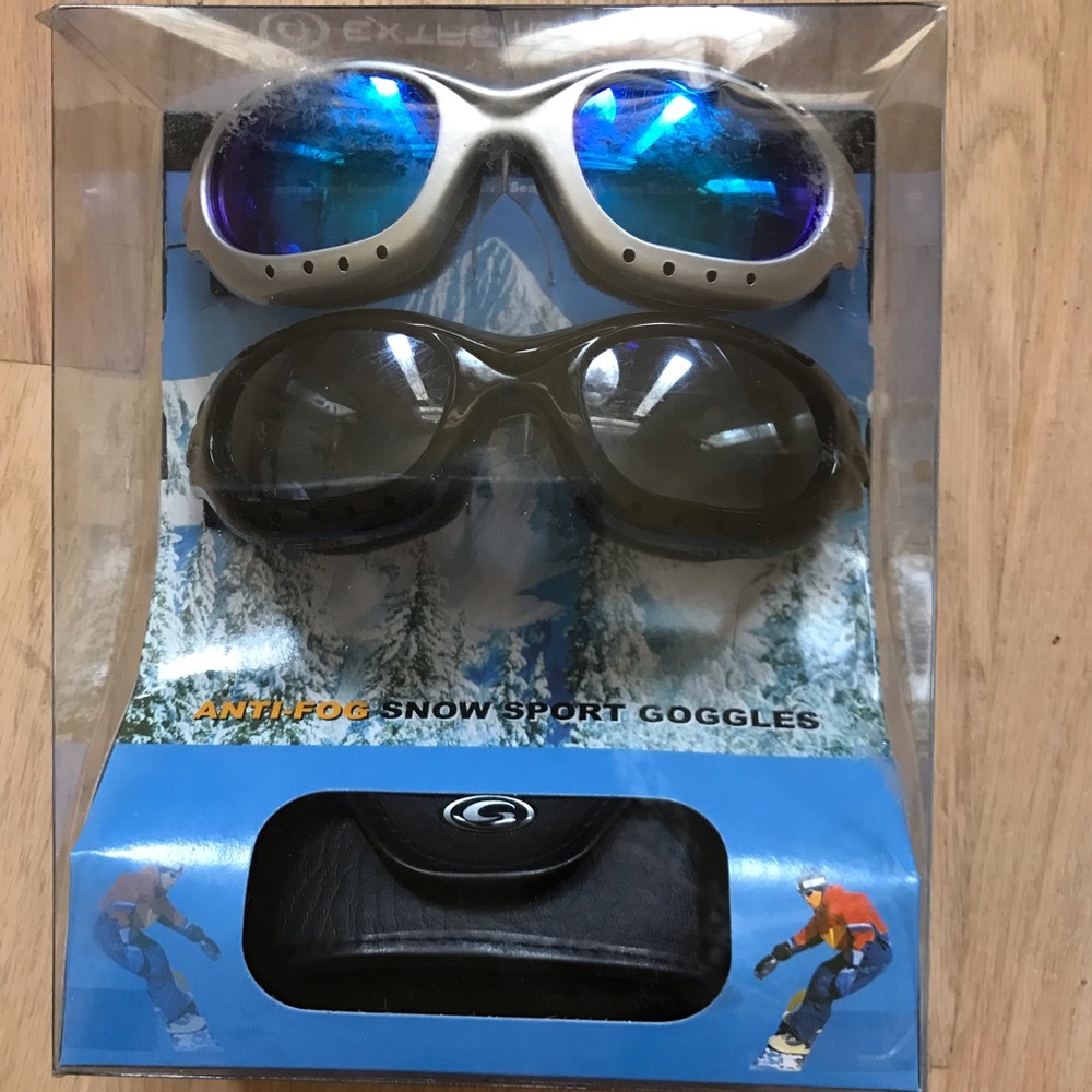 NWT ANTI FOG SNO GOGGLES